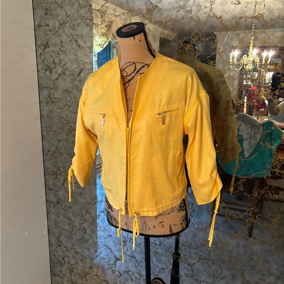 Cache matching jacket and skort. Rouched arms like new - Picture 3 of 8